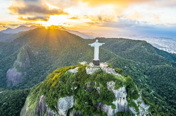 O Cristo Redentor,, um dos ícones do mundo moderno, oferece uma das vistas mais impressionantes do planeta.