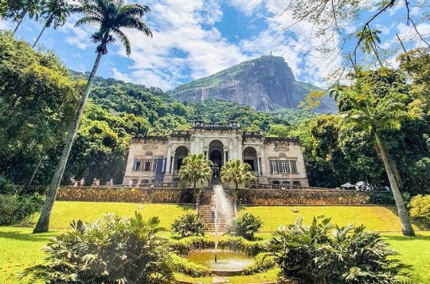 O Jardim Botânico,, fundado em 1808, é um refúgio verde com espécies raras e paisagens de tirar o fôlego.